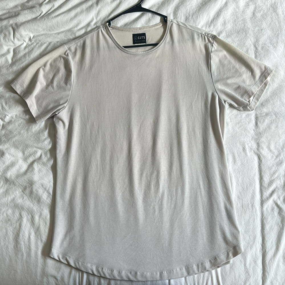 Men’s cuts curve hem